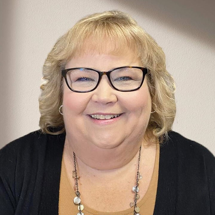Coldwell Banker Realty - Amanda Mange
